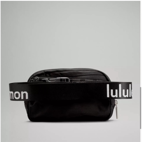 NEW Lululemon Everywhere Belt Bag Wordmark Logo Black - Picture 4 of 11